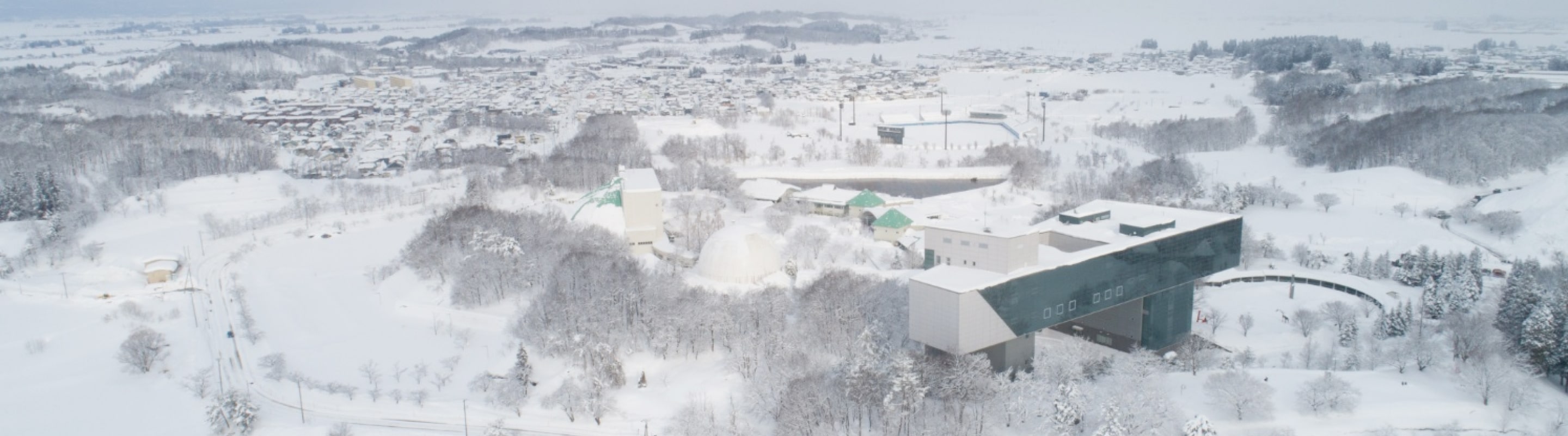 雪が積もっている横手市の風景